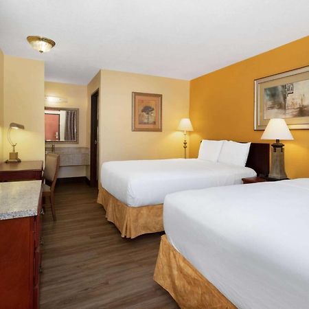 Travelodge By Wyndham Albuquerque East Exterior photo