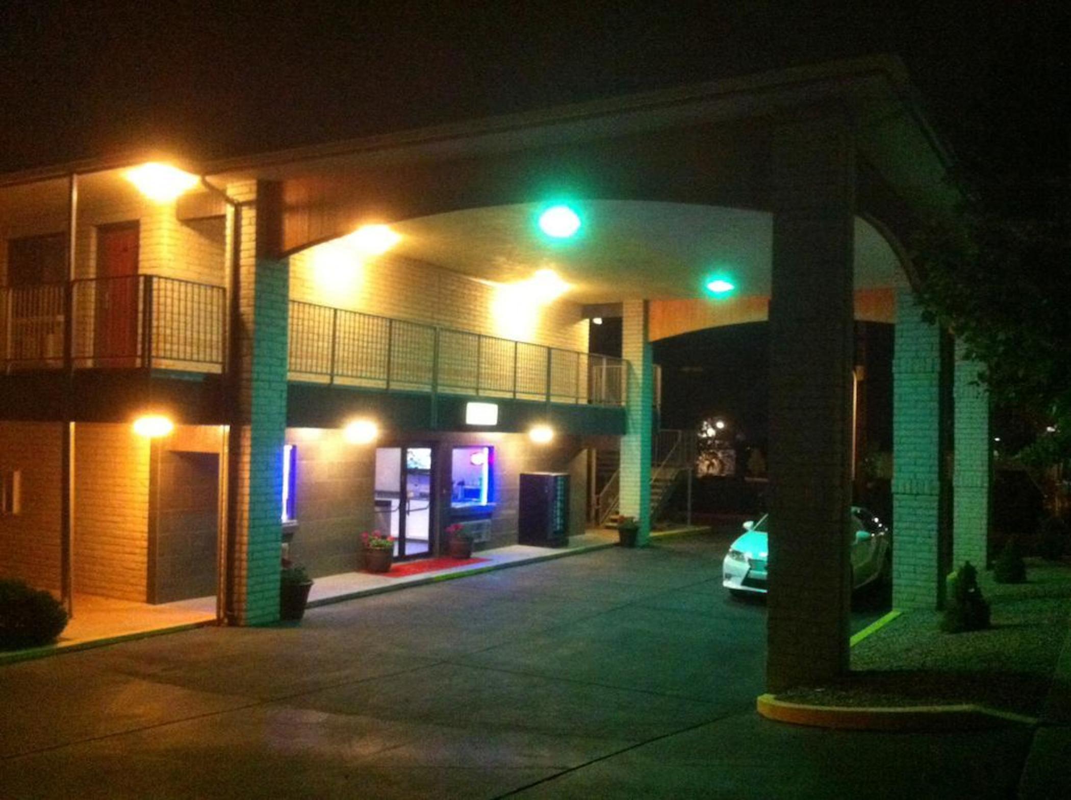 Travelodge By Wyndham Albuquerque East Exterior photo