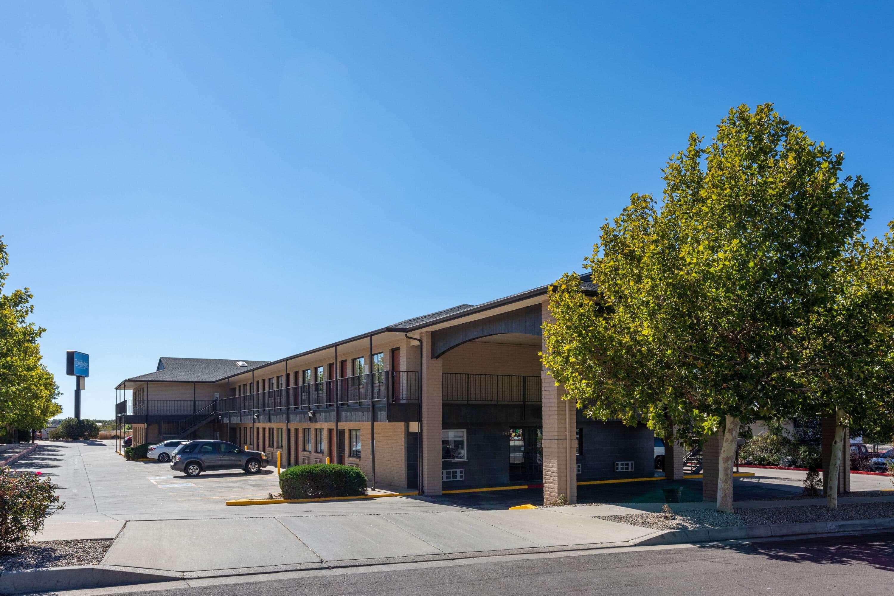 Travelodge By Wyndham Albuquerque East Exterior photo