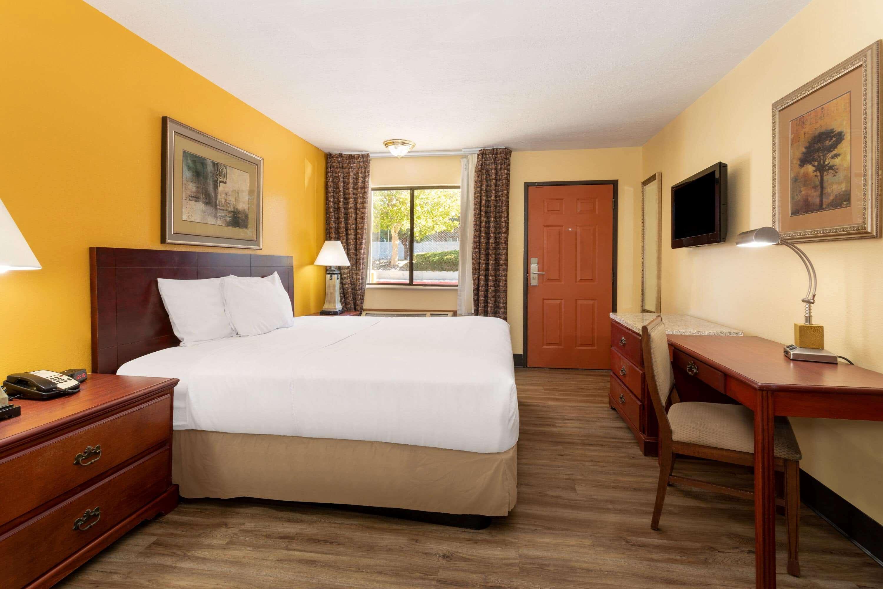 Travelodge By Wyndham Albuquerque East Exterior photo